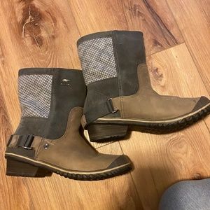 Sorel pull on snow boots size 7.5